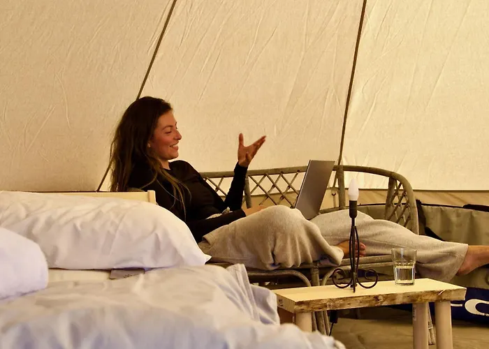 호스텔 The Tree House Surf Camp 아데제