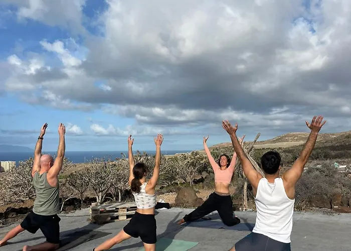 The Tree House Surf Camp 호스텔 *