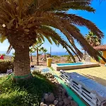 Hostal The Tree House Surf Camp *