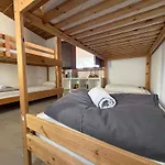 Hostel The Tree House Surf Camp *
