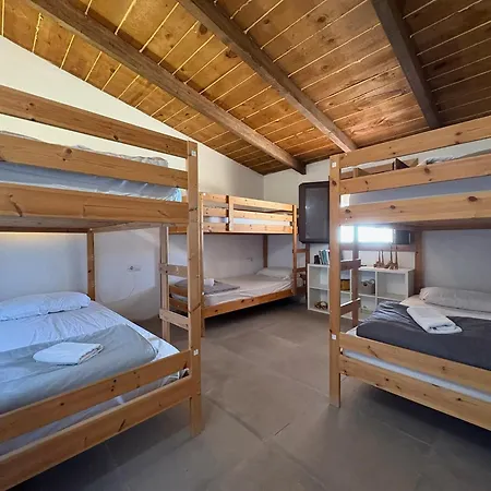 The Tree House Surf Camp אדחה