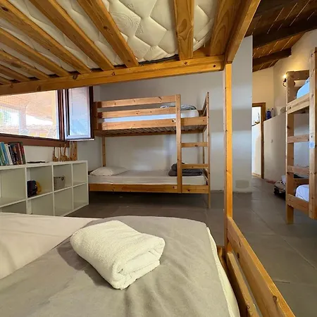 אכסניה The Tree House Surf Camp אדחה