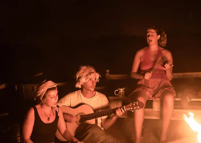 Hostal The Tree House Surf Camp