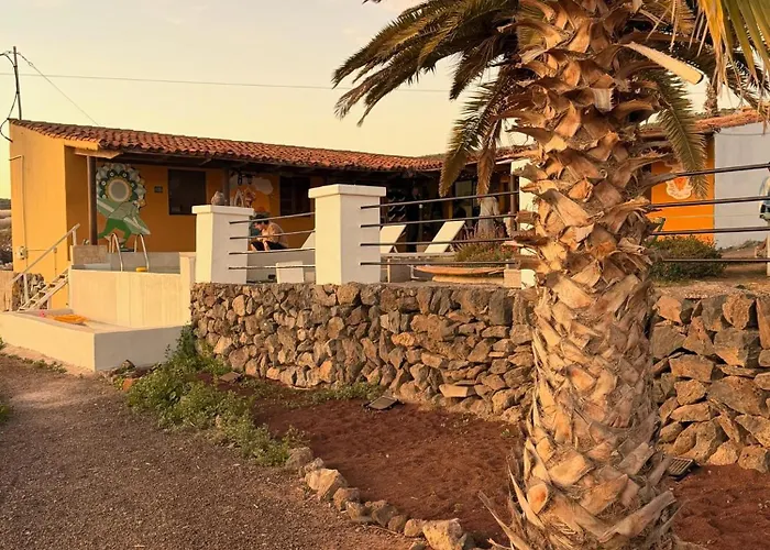 Hostel The Tree House Surf Camp *